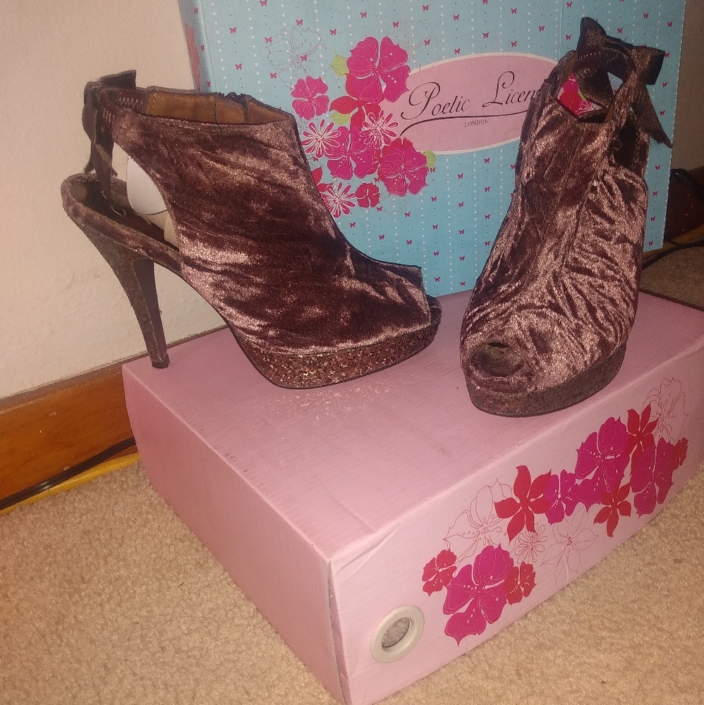 Poetic License size 7 worn once